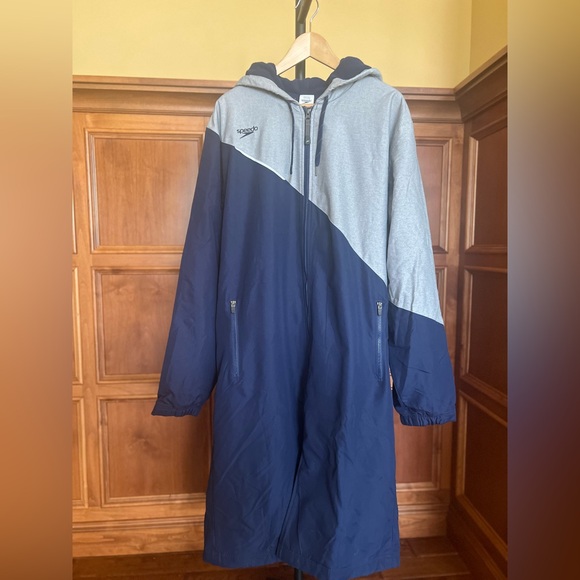 Speedo Other - Speedo Parka Team Swim Unisex Navy and Gray Size L